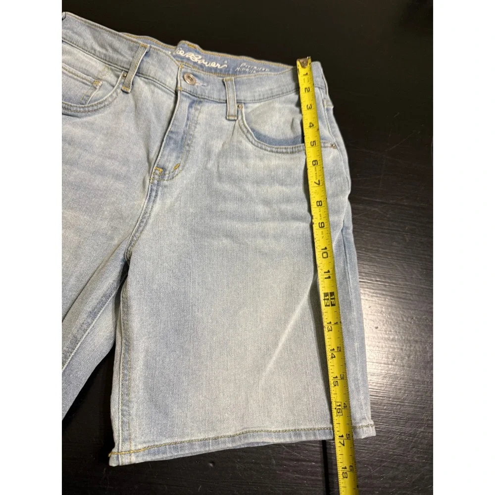 Eddie Bauer Boyfriend Midrise Shorts Light Wash Denim Size 4 Womens